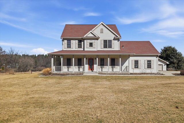 2080 St Patrick's CIRCLE, Hartford, WI 53027