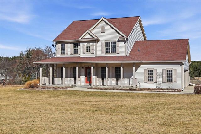 2080 St Patrick's CIRCLE, Hartford, WI 53027