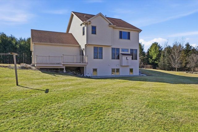 2080 St Patrick's CIRCLE, Hartford, WI 53027