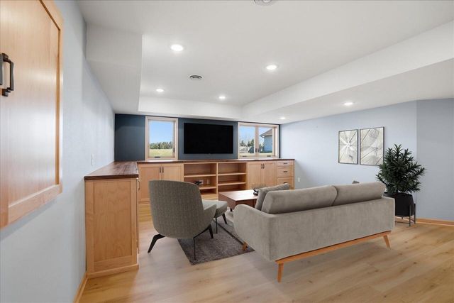 2080 St Patrick's CIRCLE, Hartford, WI 53027