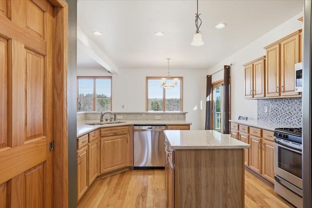 2080 St Patrick's CIRCLE, Hartford, WI 53027