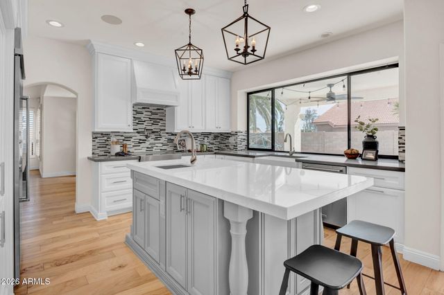 5715 E BEVERLY Lane, Scottsdale, AZ 85254