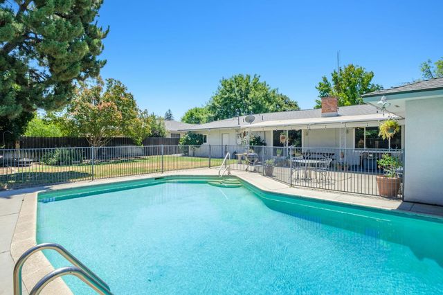 654 W Celeste, Fresno, CA 93704