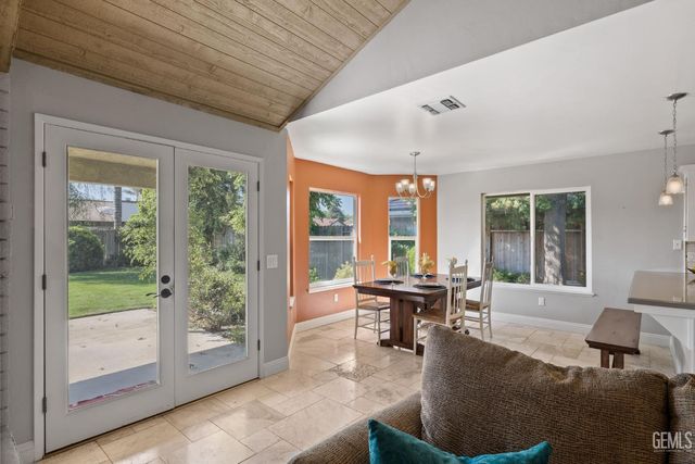 9413 Laurel Oak Way, Bakersfield, CA 93311