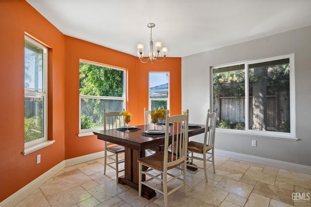 9413 Laurel Oak Way, Bakersfield, CA 93311