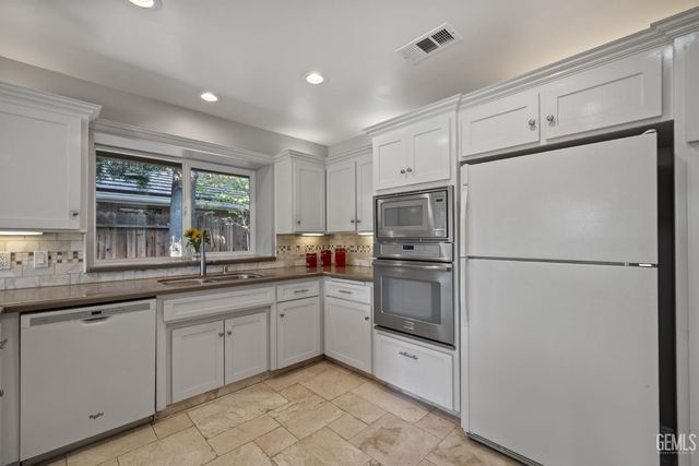 9413 Laurel Oak Way, Bakersfield, CA 93311