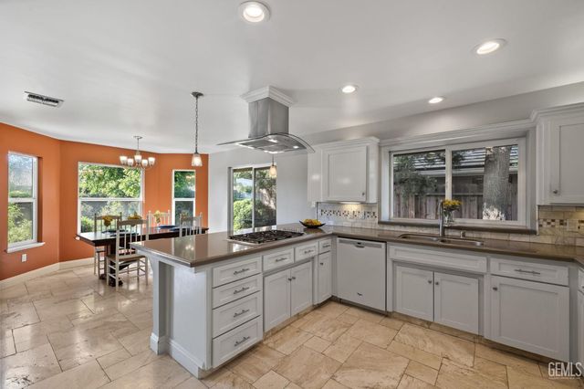 9413 Laurel Oak Way, Bakersfield, CA 93311