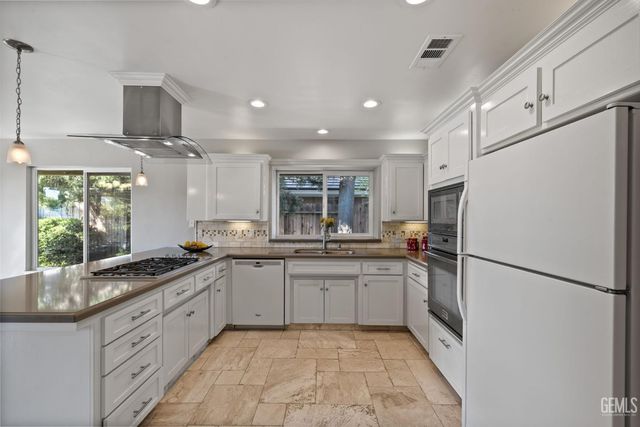 9413 Laurel Oak Way, Bakersfield, CA 93311