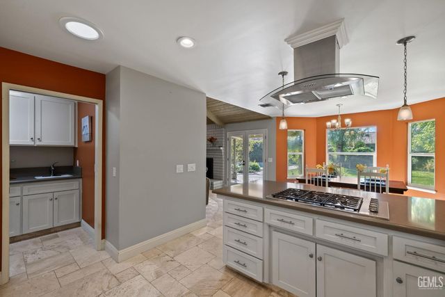 9413 Laurel Oak Way, Bakersfield, CA 93311