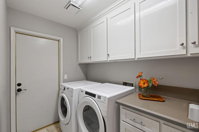 9413 Laurel Oak Way, Bakersfield, CA 93311