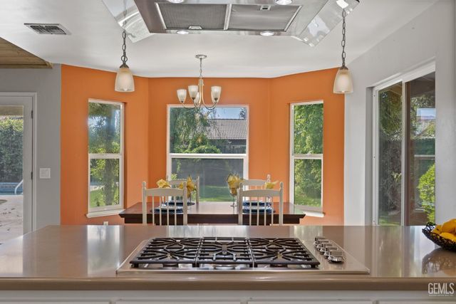 9413 Laurel Oak Way, Bakersfield, CA 93311