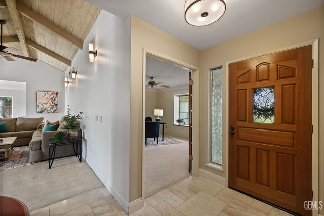 9413 Laurel Oak Way, Bakersfield, CA 93311