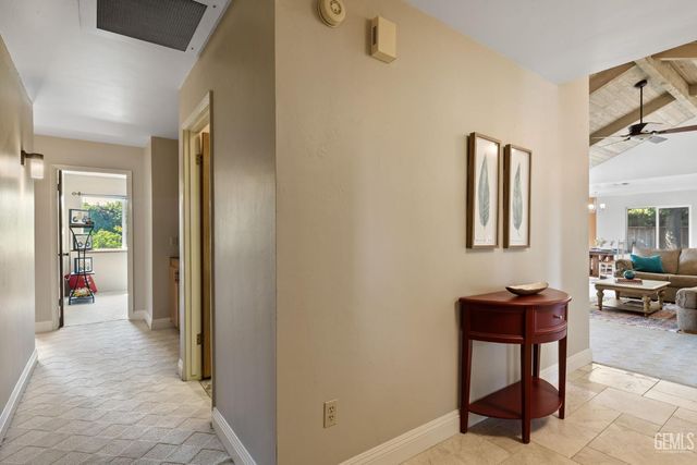 9413 Laurel Oak Way, Bakersfield, CA 93311