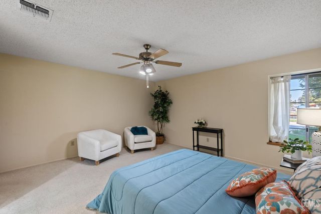 9413 Laurel Oak Way, Bakersfield, CA 93311