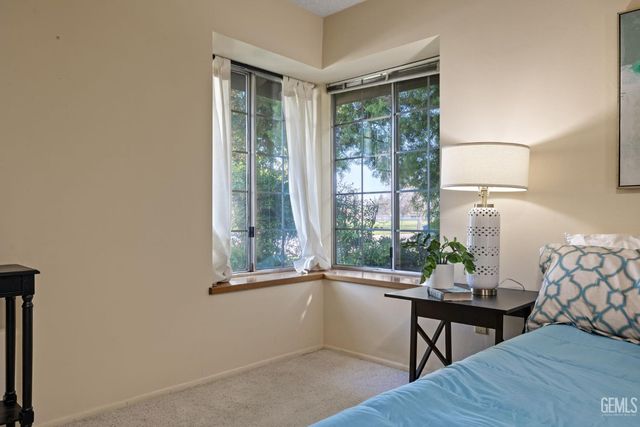 9413 Laurel Oak Way, Bakersfield, CA 93311