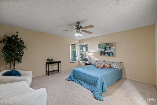 9413 Laurel Oak Way, Bakersfield, CA 93311