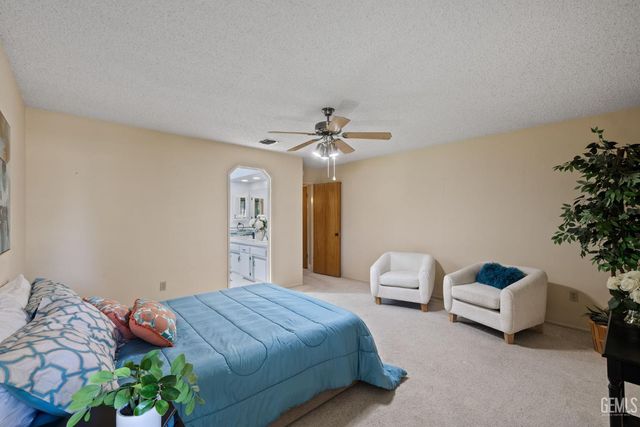 9413 Laurel Oak Way, Bakersfield, CA 93311