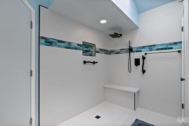 9413 Laurel Oak Way, Bakersfield, CA 93311