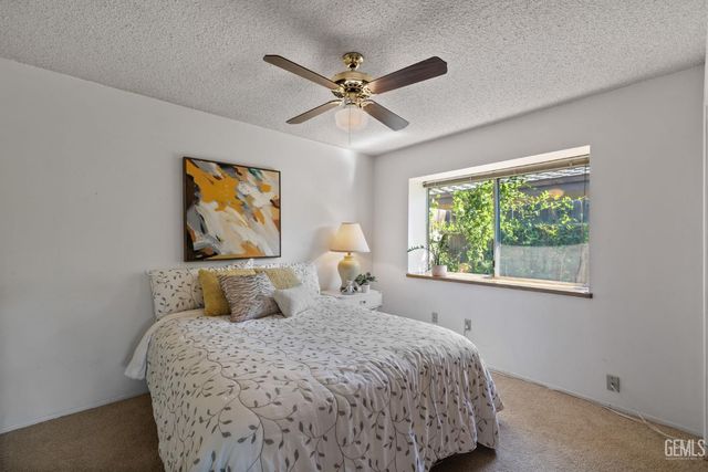 9413 Laurel Oak Way, Bakersfield, CA 93311