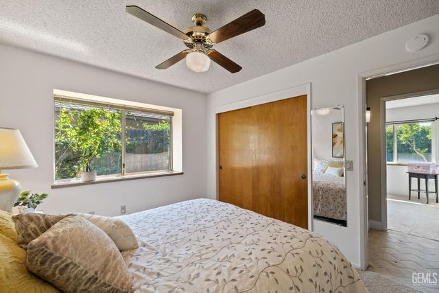 9413 Laurel Oak Way, Bakersfield, CA 93311