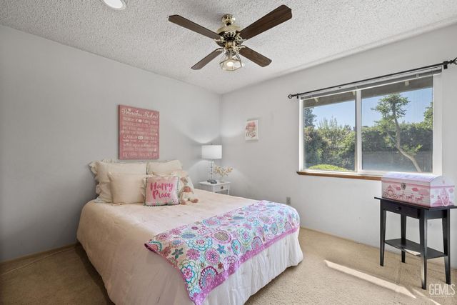 9413 Laurel Oak Way, Bakersfield, CA 93311