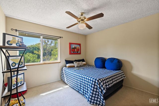 9413 Laurel Oak Way, Bakersfield, CA 93311