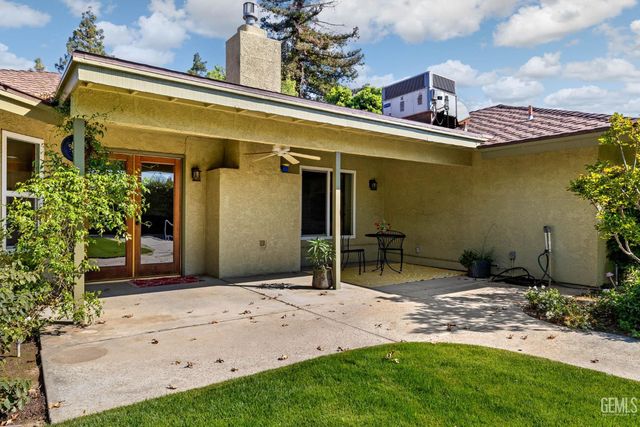 9413 Laurel Oak Way, Bakersfield, CA 93311