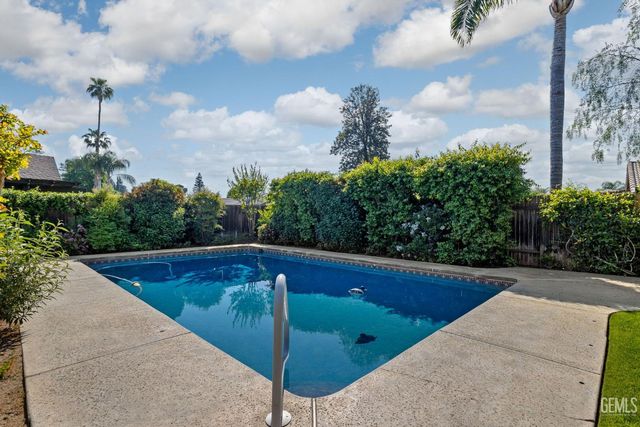 9413 Laurel Oak Way, Bakersfield, CA 93311