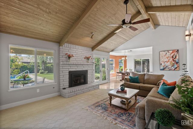 9413 Laurel Oak Way, Bakersfield, CA 93311