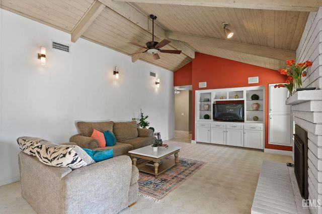 9413 Laurel Oak Way, Bakersfield, CA 93311