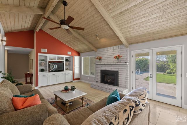 9413 Laurel Oak Way, Bakersfield, CA 93311