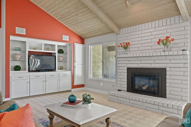 9413 Laurel Oak Way, Bakersfield, CA 93311