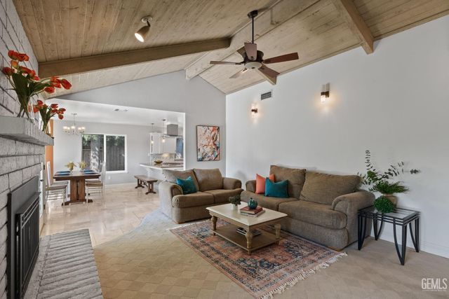 9413 Laurel Oak Way, Bakersfield, CA 93311