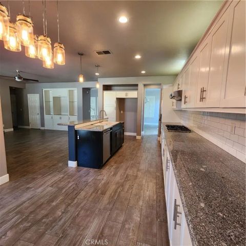 4479 N Emerald Peak Drive, Clovis, CA 93619