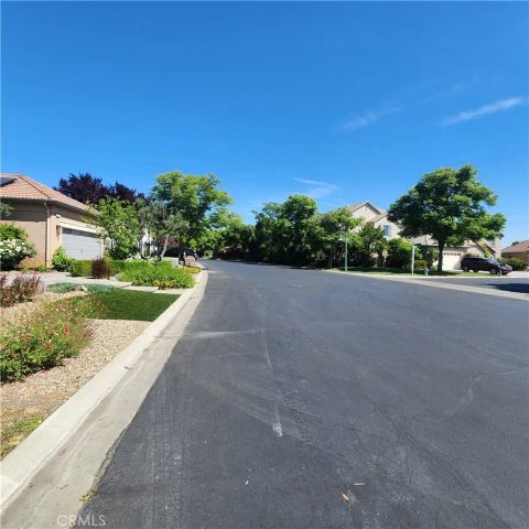 4479 N Emerald Peak Drive, Clovis, CA 93619
