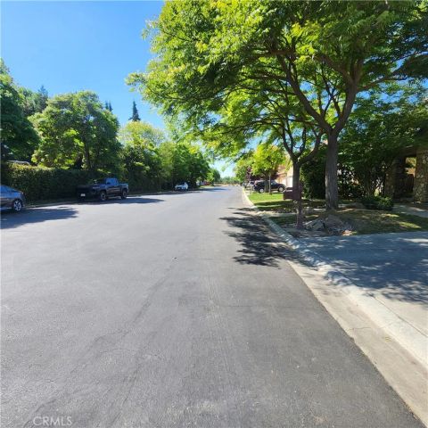 4479 N Emerald Peak Drive, Clovis, CA 93619