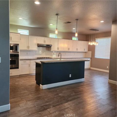 4479 N Emerald Peak Drive, Clovis, CA 93619