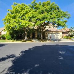 4479 N Emerald Peak Drive, Clovis, CA 93619