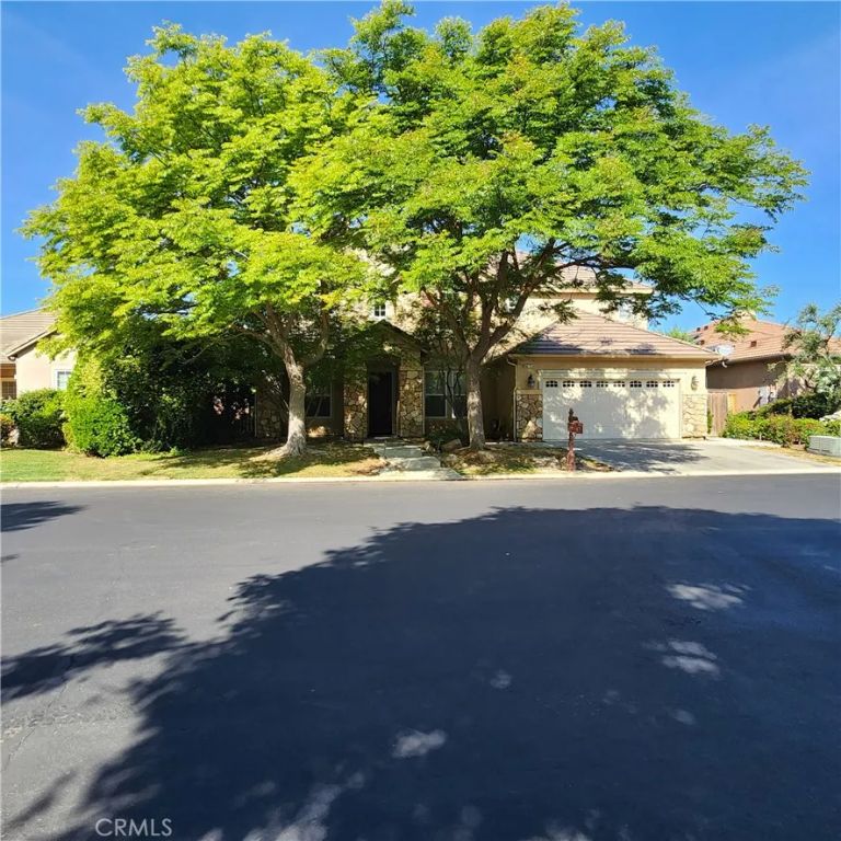 4479 N Emerald Peak Drive, Clovis, CA 93619