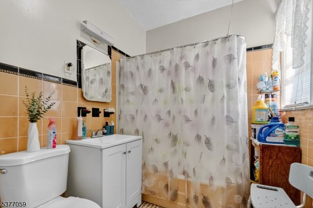 98 W 49Th St, Bayonne City, NJ 07002