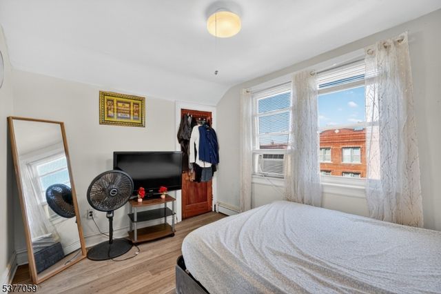 98 W 49Th St, Bayonne City, NJ 07002