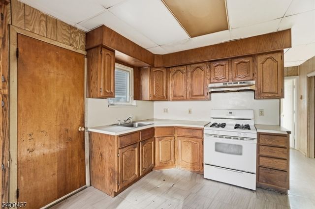 98 W 49Th St, Bayonne City, NJ 07002