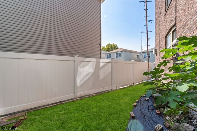 98 W 49Th St, Bayonne City, NJ 07002