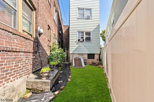 98 W 49Th St, Bayonne City, NJ 07002