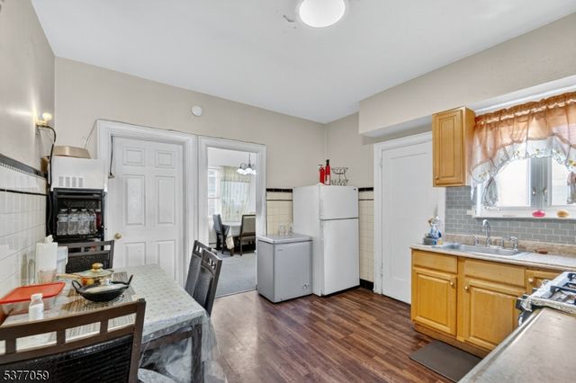 98 W 49Th St, Bayonne City, NJ 07002