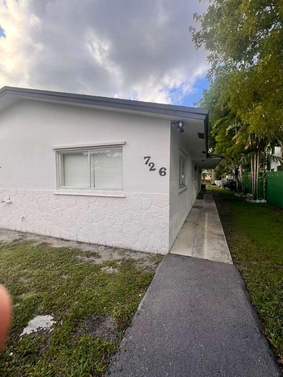 726 SW 7th Street 1-2, Hallandale Beach, FL 33009