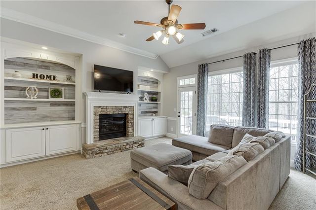 5751 Community Lane, Hoschton, GA 30548