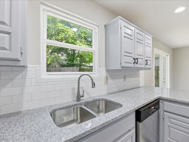 9225 S 91st East Avenue, Tulsa, OK 74133