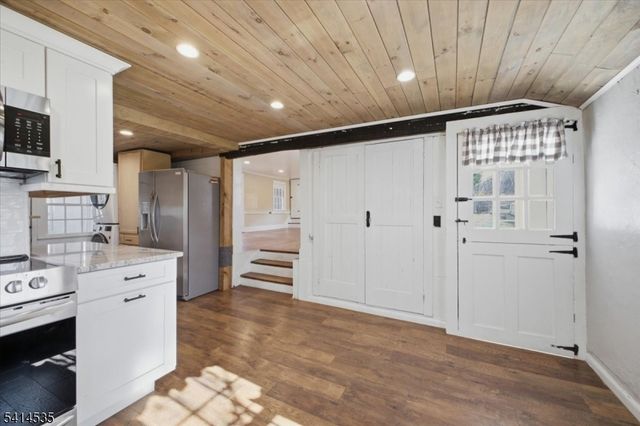 56 Hickory Corner Rd, Alexandria Twp., NJ 08848