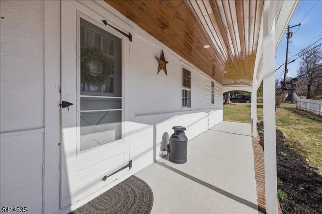 56 Hickory Corner Rd, Alexandria Twp., NJ 08848